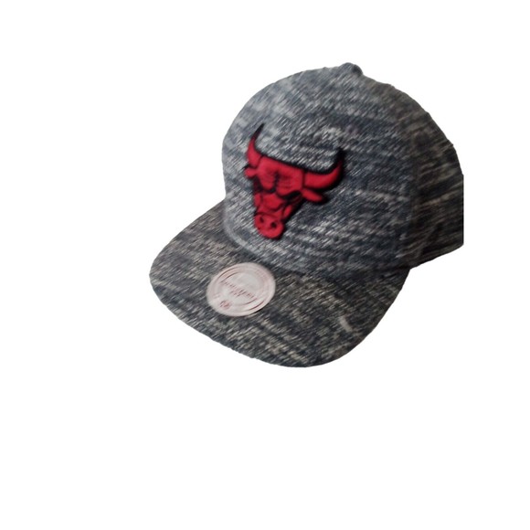 Men's Chicago Bulls Gray Nose Snapback Hat - Picture 3 of 16